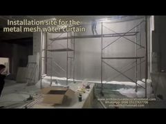 Presentamos cortinas de malla metálica en espiral con orificios de diamante para dividir el espacio para usted