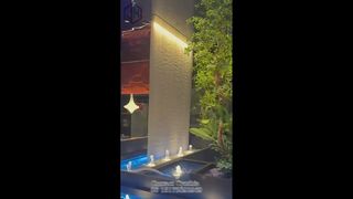 Cortina de agua para aplicaciones interiores con luces