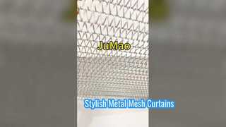 Cortinas de malla metálica: elegantes separadores de ambientes y decoración