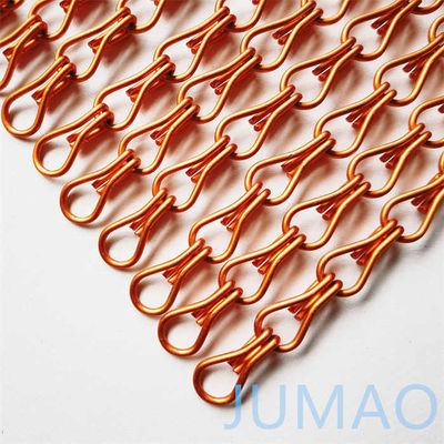 Enlace comercial de cadena naranja cortina de mosca cerca pantalla ondulada de la ventana